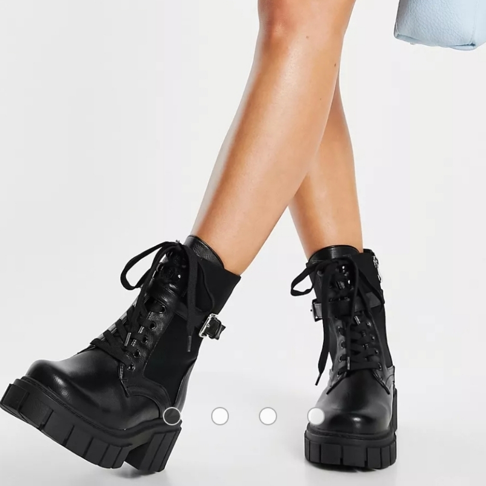 Combat boots 👢